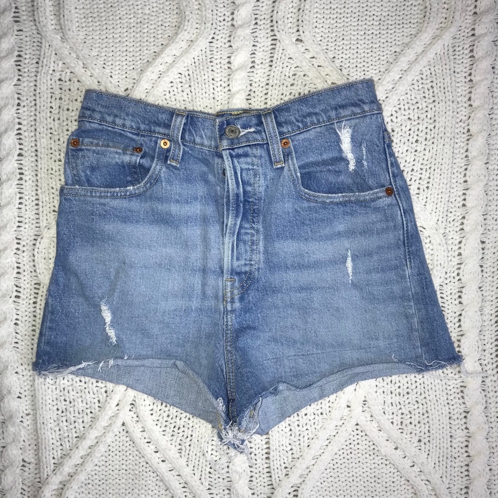 Levi’s Ribcage Short